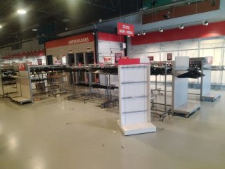 Estanterías y accesorios para tienda