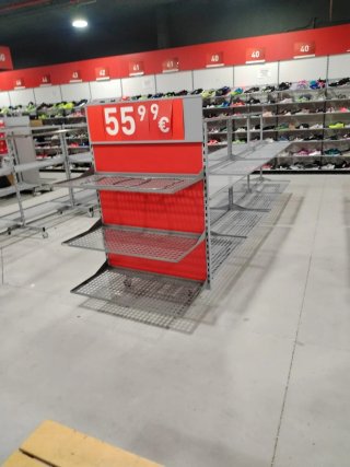 Estanterías y accesorios para tienda