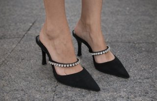 Tacones negros con brillantes