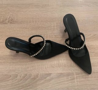 Tacones negros con brillantes
