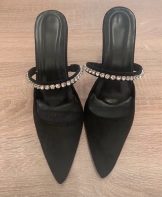 Tacones negros con brillantes