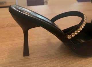 Tacones negros con brillantes