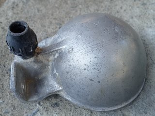 Bebedero aluminio fundido con lengüeta