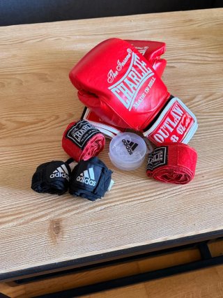 Kit Boxeo Guantes, vendas Charlie y Vendas Adidas