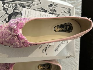 Zapato fallera flor rosa y morado