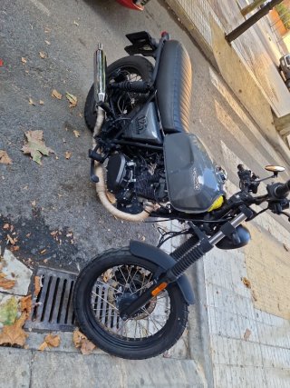 Moto Brixton 125 Naked Gris