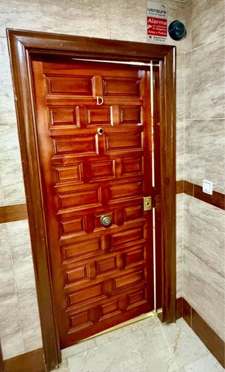 Puerta blindada COMO NUEVA ,POCO TIEMPO.