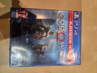 God of War 2018 ps4 y God of War Ragnafok ps5.