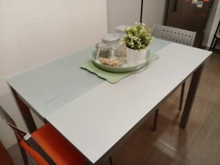 Mesa cristal y metal con 2 sillas cocina