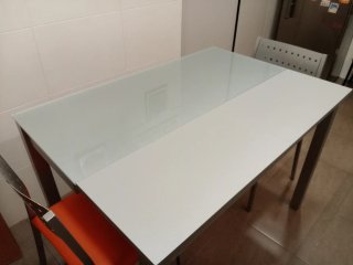 Mesa cristal y metal con 2 sillas cocina