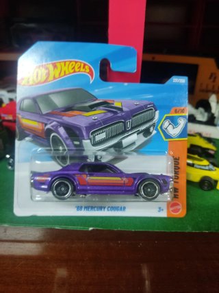 Hot Wheels 1968 Mercury Cougar Morado