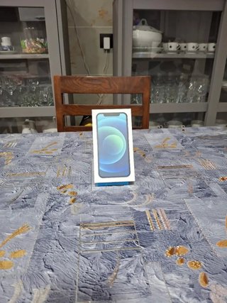 Caja iPhone 12 azul