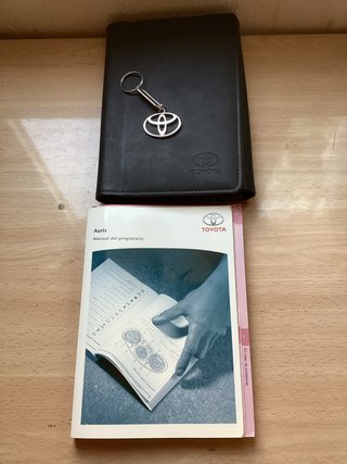 Manual Toyota Auris 1.4 (2008)