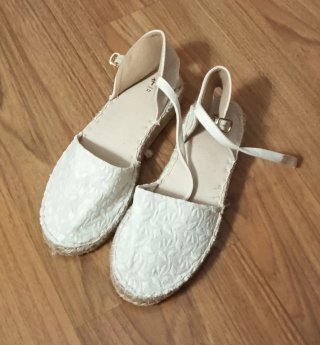 Alpargatas blancas