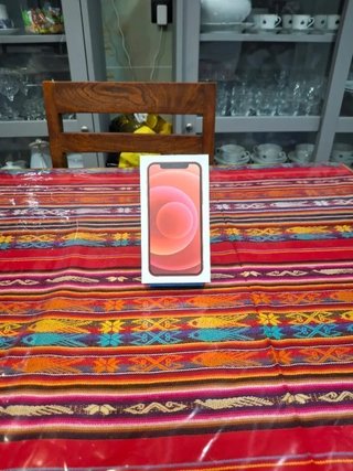 Caja iPhone 12 rojo