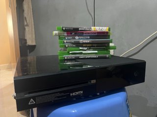 Xbox One con juegos + 2 mandos