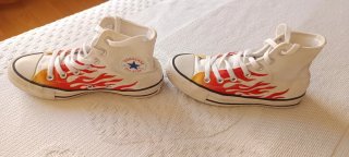 Converse Talla 36 con Diseño de Llamas Originales