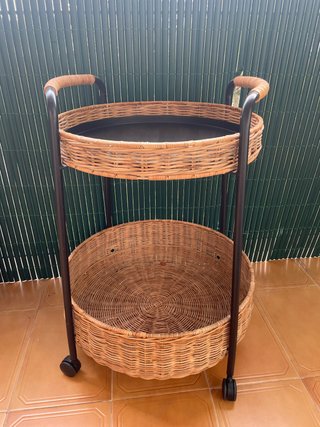 Carrito auxiliar IKEA mimbre y metal