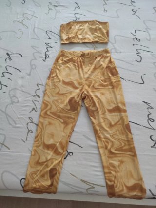 Conjunto SHEIN top y pantalón estampado