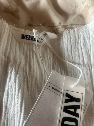 Camisa Weekday blanca sin mangas