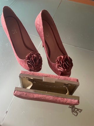 Zapatos de fiesta y cartera a juego
