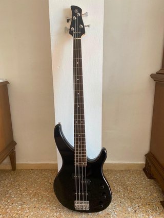Bajo Yamaha TRBX174 y Amplificador
