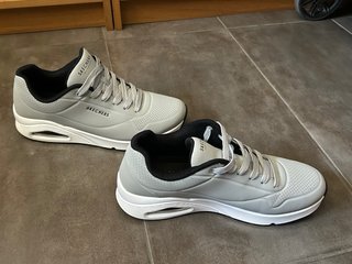 Skechers Uno Stand On Air Gris