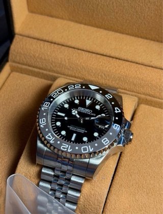 Seiko Mod GMT Bruce Wayne 40mm Plata y Negro