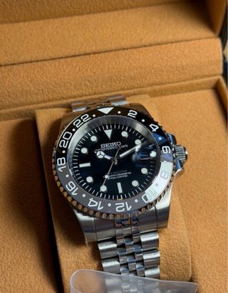 Seiko Mod GMT Bruce Wayne 40mm Plata y Negro