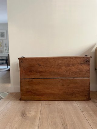 Vitrina antigua artesanal de madera