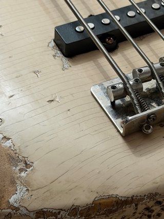 Bajo eléctrico 5 cuerdas