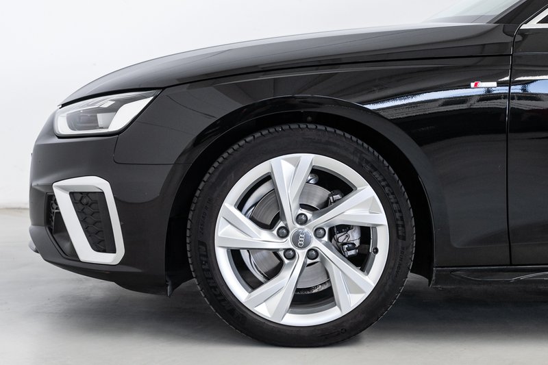 Audi A4 2022, foto 11