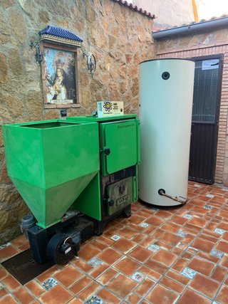 Caldera Policombustible 30 kW + Depósito