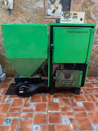 Caldera Policombustible 30 kW + Depósito