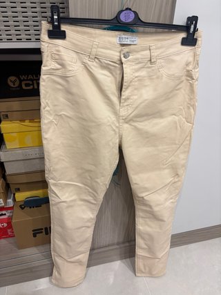 Pantalón efecto piel beige