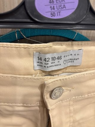 Pantalón efecto piel beige