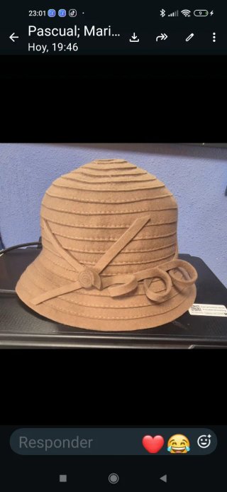 Sombrero de fieltro con detalle floral