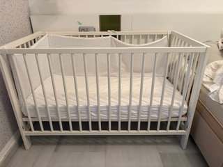 Cuna blanca con colchón