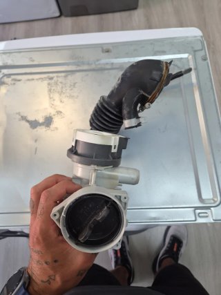Bomba de desagüe lavadora LG F4WV3008S4W — 15 €