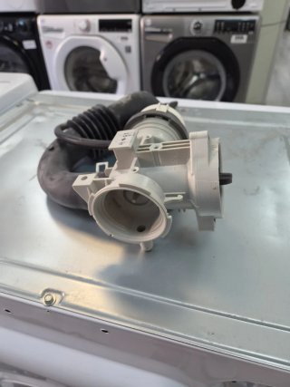 Bomba de desagüe lavadora LG F4WV3008S4W — 15 €