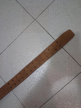 Cinturón de cuero marrón para hombre