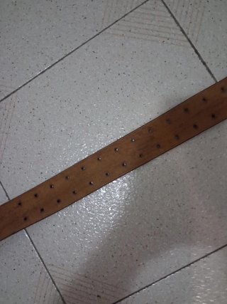 Cinturón de cuero marrón para hombre