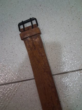 Cinturón de cuero marrón para hombre