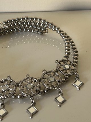Gargantilla tipo choker plateado con espejitos