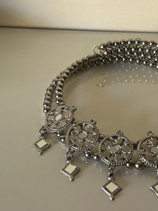 Gargantilla tipo choker plateado con espejitos