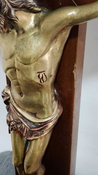 Cruz de madera con Jesús en bronce 84 cm