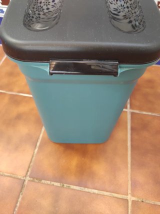 Cubo de basura plástico