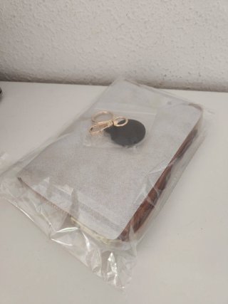 Cartera Porta Pasaporte Marrón