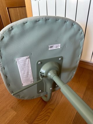Silla de escritorio verde con ruedas