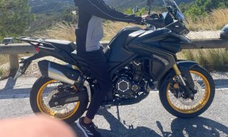 Moto Voge 525 DSX Negra y Dorada